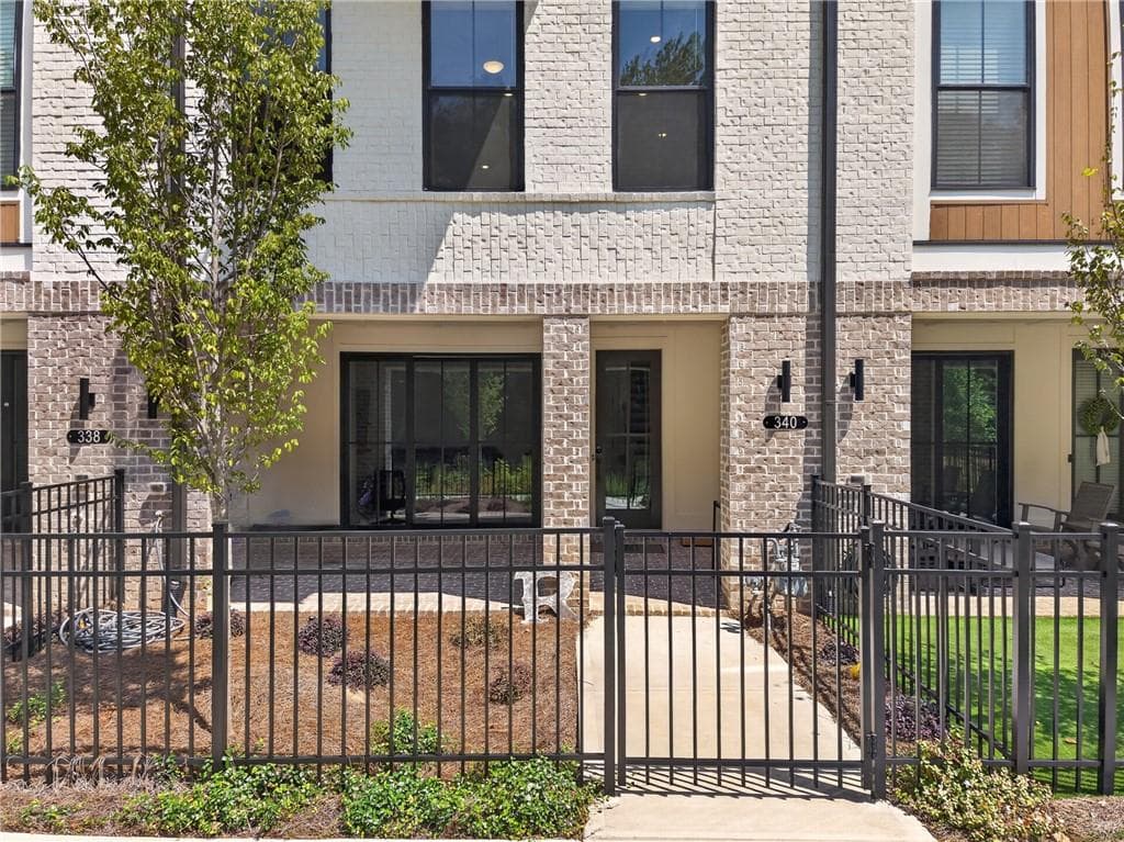 3 bedroom, 3 bathroom, 2,145 sq ft townhouse for sale at 340 Olmstead Way, Alpharetta, GA 30022 — photo 4