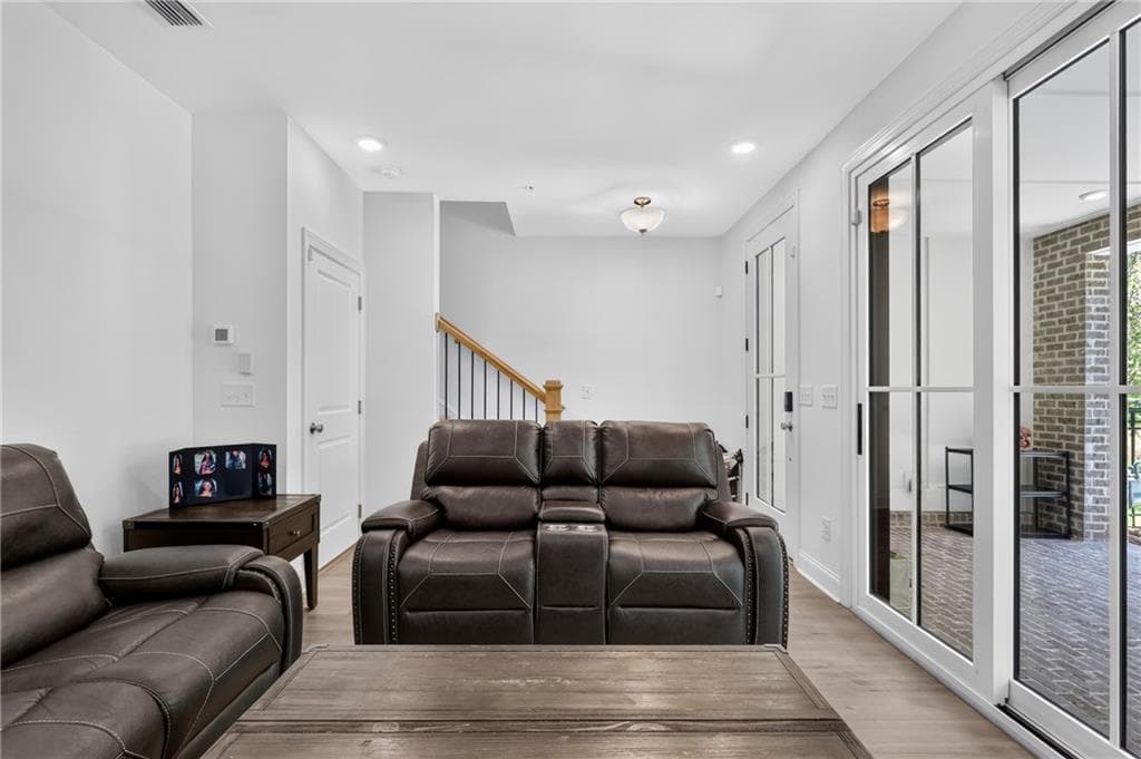 3 bedroom, 3 bathroom, 2,145 sq ft townhouse for sale at 340 Olmstead Way, Alpharetta, GA 30022 — photo 7