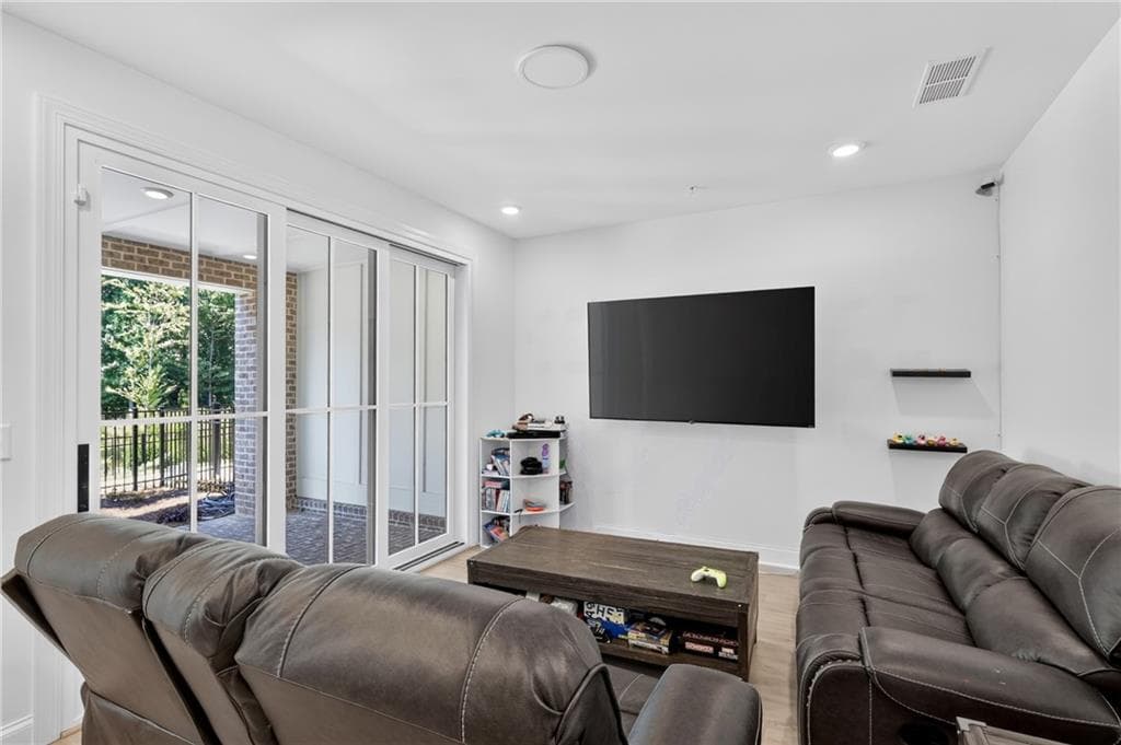 3 bedroom, 3 bathroom, 2,145 sq ft townhouse for sale at 340 Olmstead Way, Alpharetta, GA 30022 — photo 8