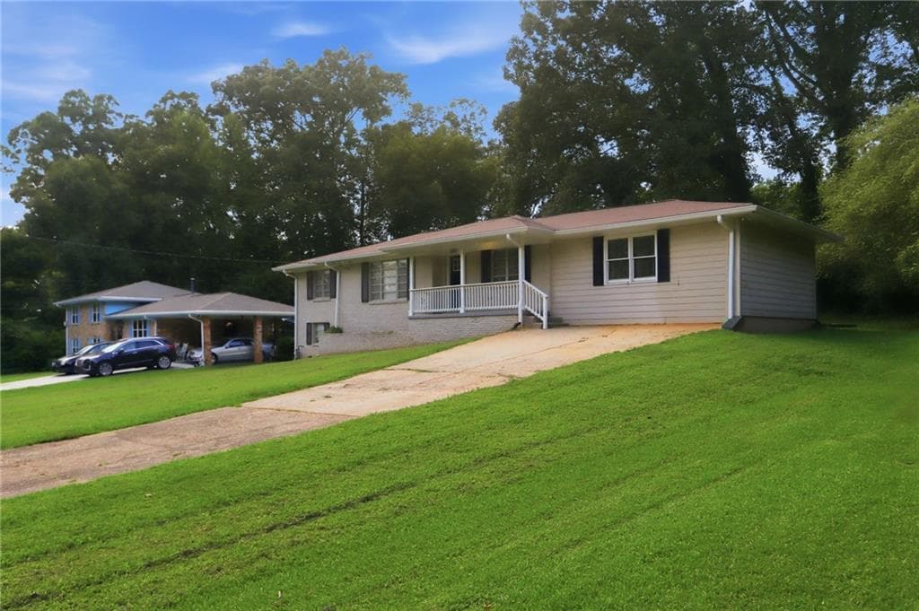 4 bedroom, 2 bathroom, 2,215 sq ft single family residence for sale at 2881 Treadway Drive, Decatur, GA 30034 — photo 4