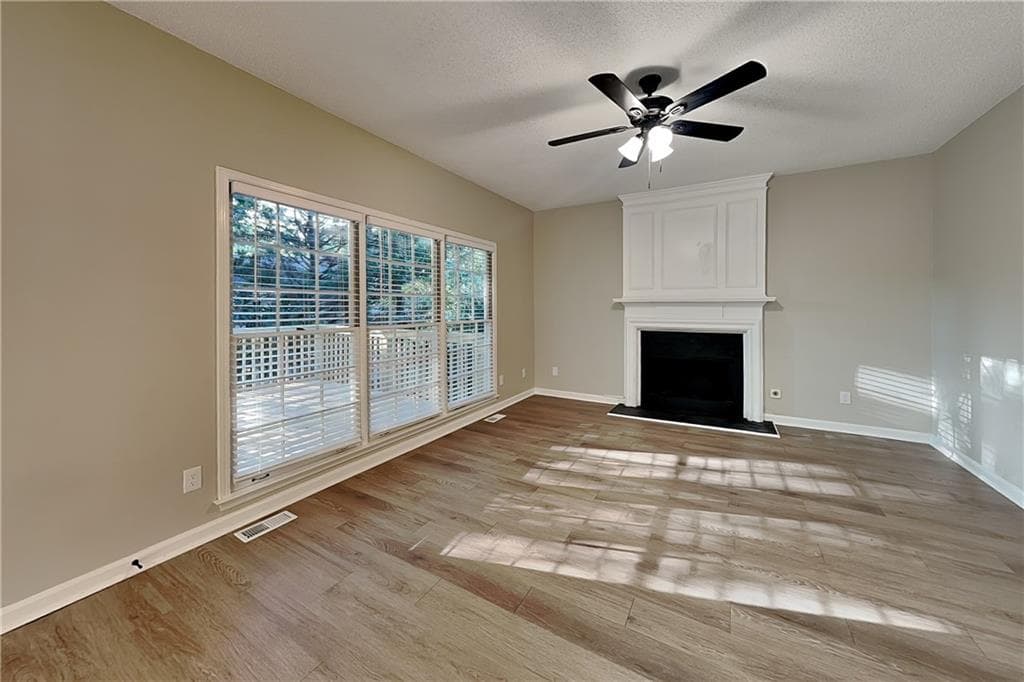4 bedroom, 3 bathroom, 2,336 sq ft single family residence for rent at 215 Boca Ciega Court, Alpharetta, GA 30022 for $3,000 a month — photo 2