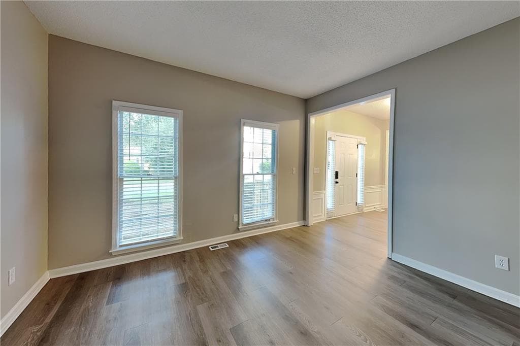 4 bedroom, 3 bathroom, 2,336 sq ft single family residence for rent at 215 Boca Ciega Court, Alpharetta, GA 30022 for $3,000 a month — photo 3
