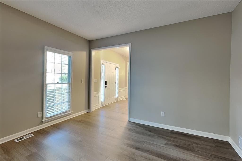 4 bedroom, 3 bathroom, 2,336 sq ft single family residence for rent at 215 Boca Ciega Court, Alpharetta, GA 30022 for $3,000 a month — photo 4