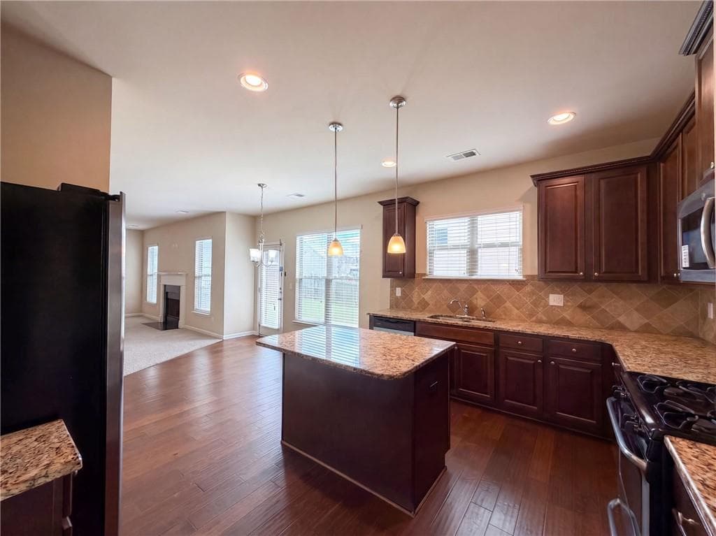 4 bedroom, 3 bathroom, 2,672 sq ft single family residence under contract at 6543 Chason Woods Court, Jonesboro, GA 30238 — photo 2