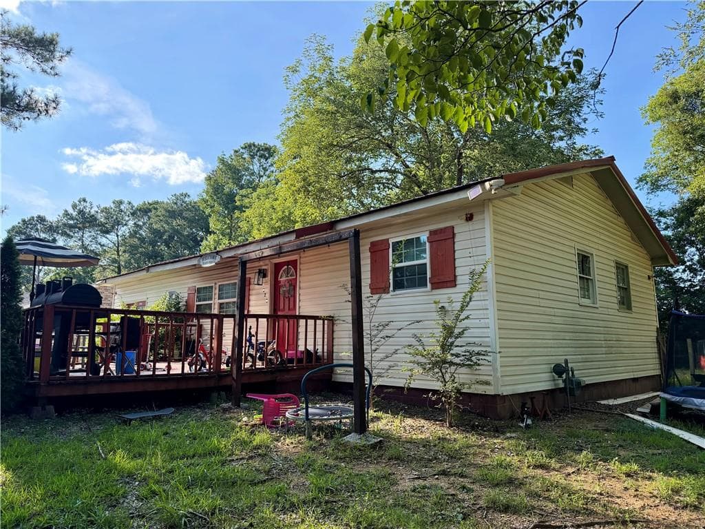 3 bedroom, 1 bathroom, 1,222 sq ft single family residence for sale at 322 Circle Drive, Calhoun, GA 30701 — photo 3