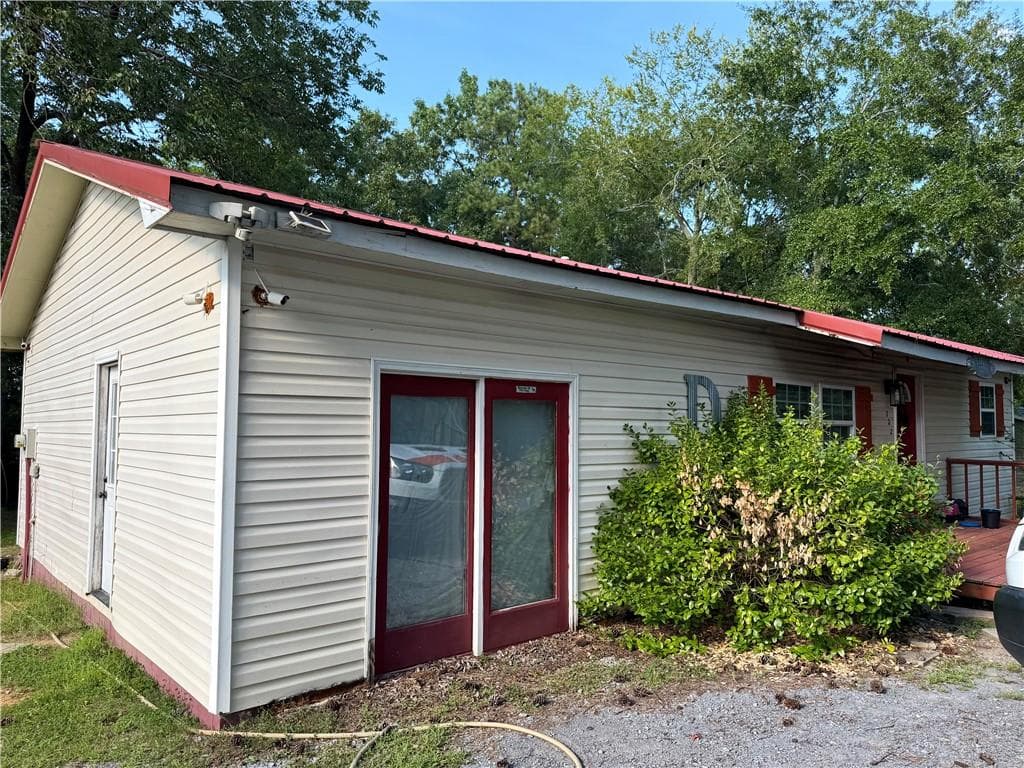 3 bedroom, 1 bathroom, 1,222 sq ft single family residence for sale at 322 Circle Drive, Calhoun, GA 30701 — photo 4