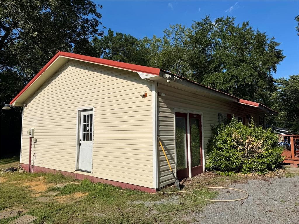 3 bedroom, 1 bathroom, 1,222 sq ft single family residence for sale at 322 Circle Drive, Calhoun, GA 30701 — photo 5