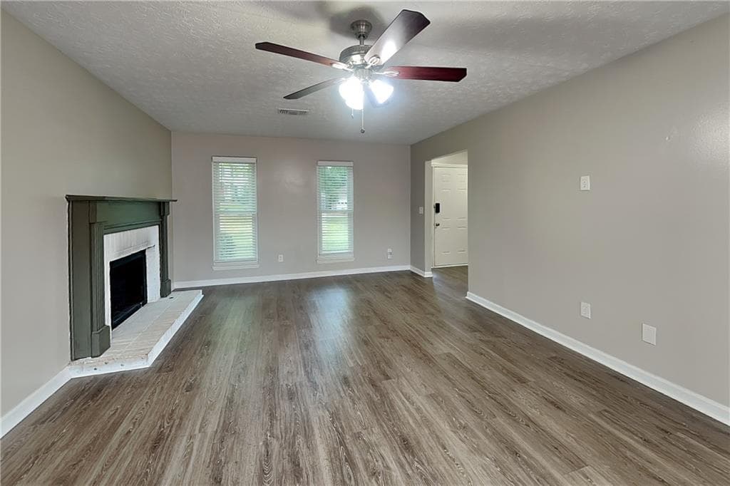 3 bedroom, 4 bathroom, 1,632 sq ft single family residence for rent at 255 Crab Orchard Way, Roswell, GA 30076 for $2,795 a month — photo 2