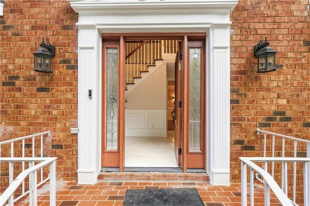 5 bedroom, 6 bathroom, 4,175 sq ft single family residence under contract at 4232 Vineyard Trail, Snellville, GA 30039 — photo 5