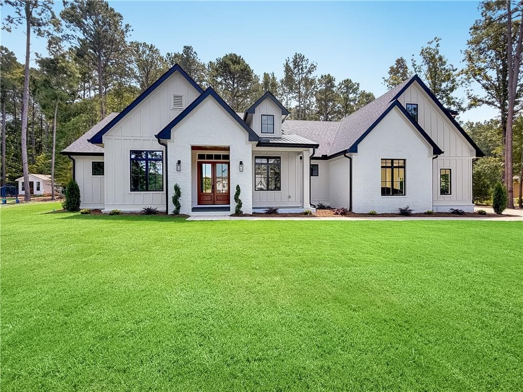 4 bedroom, 4 bathroom, 3,030 sq ft single family residence for sale at 138 Chapel Springs Drive, Eatonton, GA 31024
