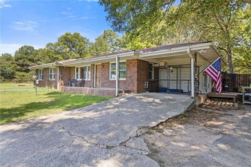 3 bedroom, 2 bathroom, 1,392 sq ft single family residence for sale at 8274 Highway 166, Douglasville, GA 30135