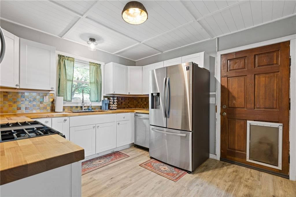 3 bedroom, 2 bathroom, 1,392 sq ft single family residence for sale at 8274 Highway 166, Douglasville, GA 30135 — photo 9