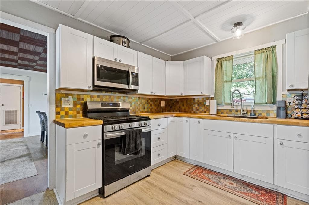 3 bedroom, 2 bathroom, 1,392 sq ft single family residence for sale at 8274 Highway 166, Douglasville, GA 30135 — photo 10