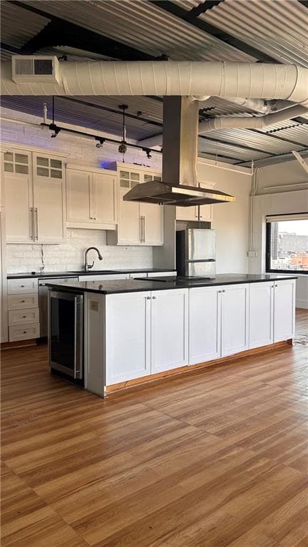 1 bedroom, 1 bathroom, 1,190 sq ft condominium for sale at 120 Ralph Mcgill Boulevard 1305, Atlanta, GA 30308 — photo 2