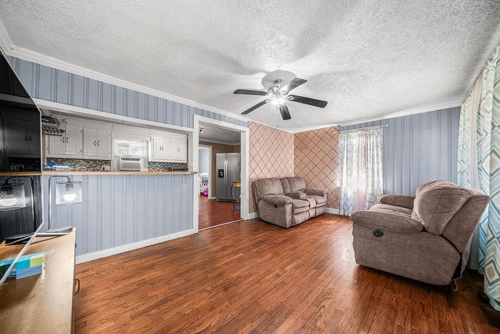 3 bedroom, 2 bathroom, 1,141 sq ft single family residence for sale at 489 Kerce Road, Kingston, GA 30145 — photo 2