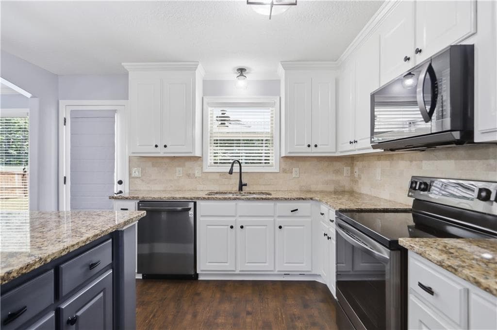 4 bedroom, 3 bathroom, 2,202 sq ft single family residence for sale at 144 Briar Rose Boulevard, Jefferson, GA 30549 — photo 2