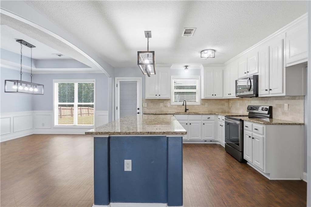 4 bedroom, 3 bathroom, 2,202 sq ft single family residence for sale at 144 Briar Rose Boulevard, Jefferson, GA 30549 — photo 9