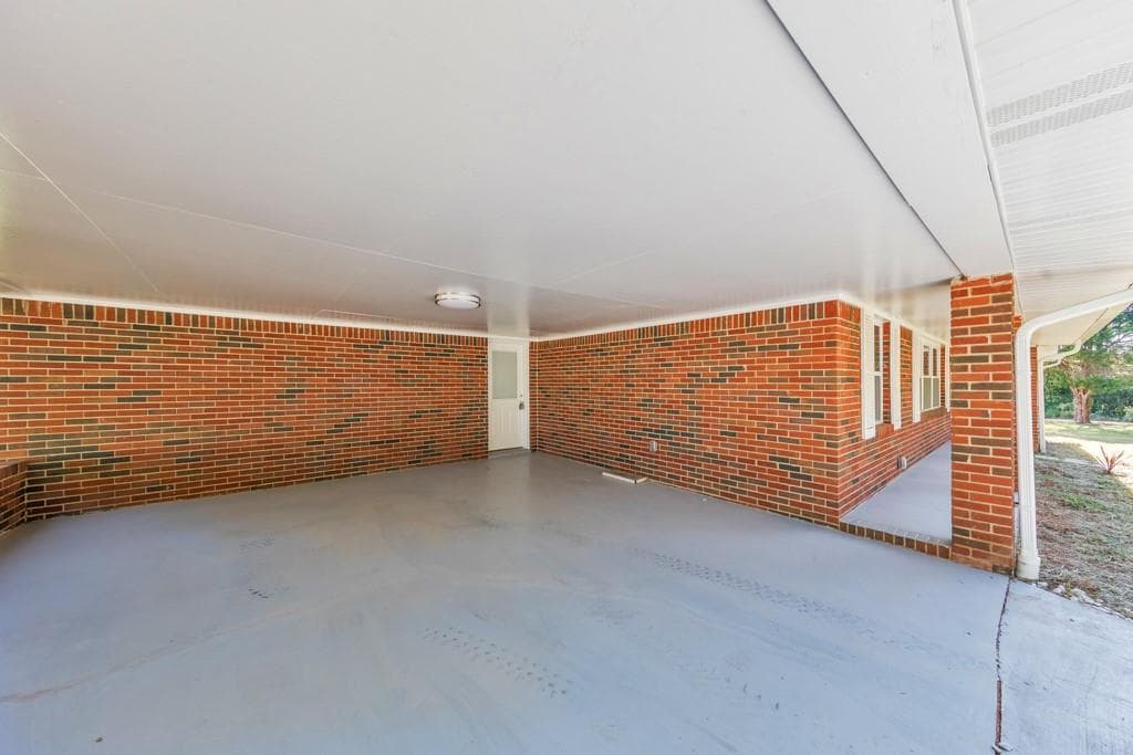 3 bedroom, 2 bathroom, 1,710 sq ft single family residence under contract at 121 Kingston Highway, Cartersville, GA 30120 — photo 3