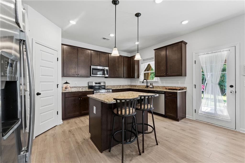 4 bedroom, 3 bathroom, 2,123 sq ft single family residence for sale at 27 Whistling Oaks Drive, Rome, GA 30165 — photo 7