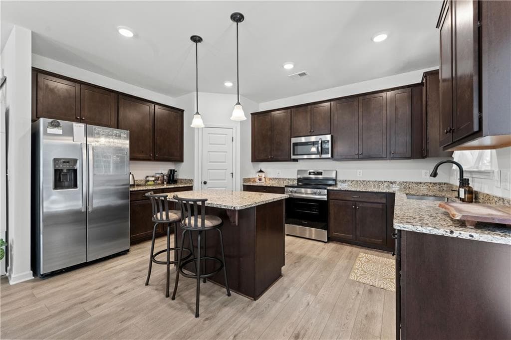 4 bedroom, 3 bathroom, 2,123 sq ft single family residence for sale at 27 Whistling Oaks Drive, Rome, GA 30165 — photo 8