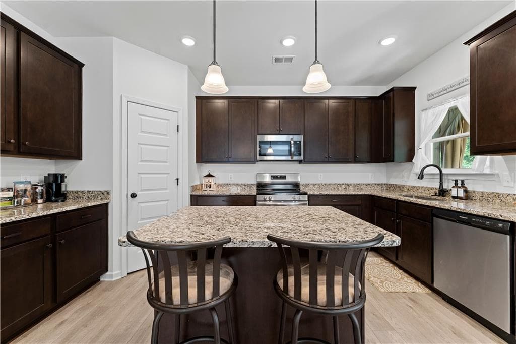 4 bedroom, 3 bathroom, 2,123 sq ft single family residence for sale at 27 Whistling Oaks Drive, Rome, GA 30165 — photo 9