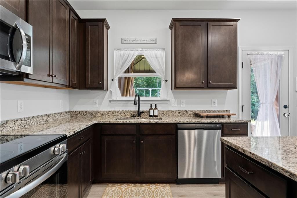 4 bedroom, 3 bathroom, 2,123 sq ft single family residence for sale at 27 Whistling Oaks Drive, Rome, GA 30165 — photo 10