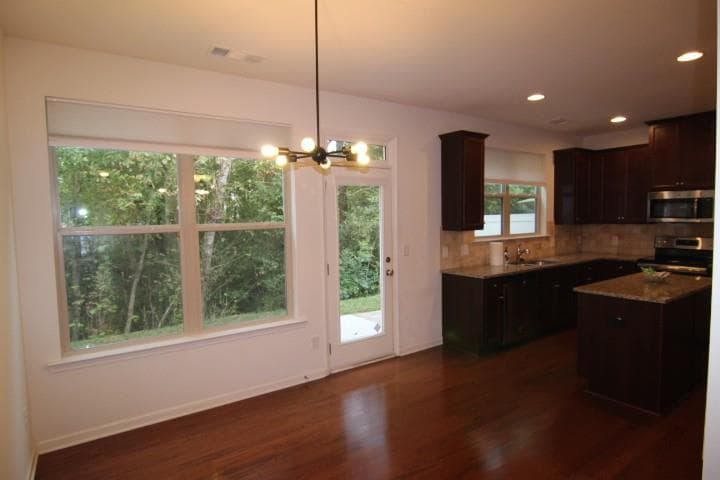 3 bedroom, 3 bathroom, 1,944 sq ft townhouse for rent at 5850 Vinyard Lane, Cumming, GA 30041 for $2,300 a month — photo 6