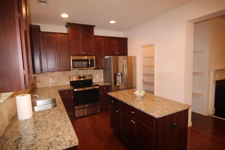 3 bedroom, 3 bathroom, 1,944 sq ft townhouse for rent at 5850 Vinyard Lane, Cumming, GA 30041 for $2,300 a month — photo 10