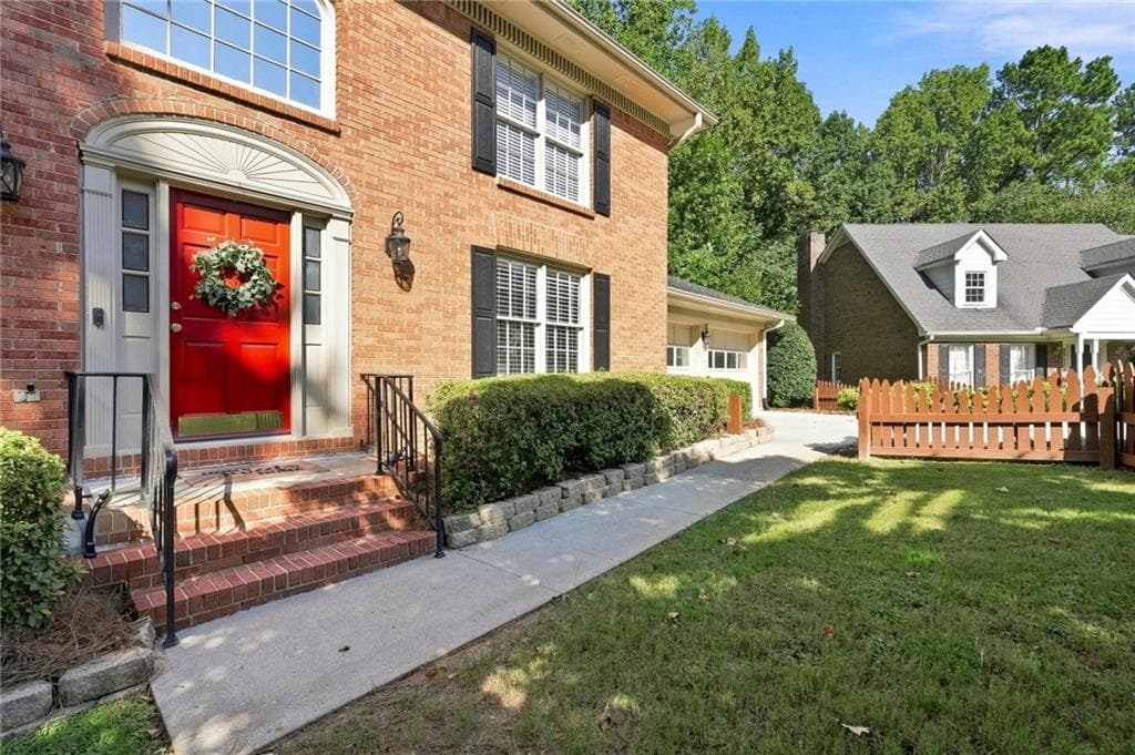 4 bedroom, 3 bathroom, 2,992 sq ft single family residence for sale at 113 Jamestown Court, Lilburn, GA 30047 — photo 2