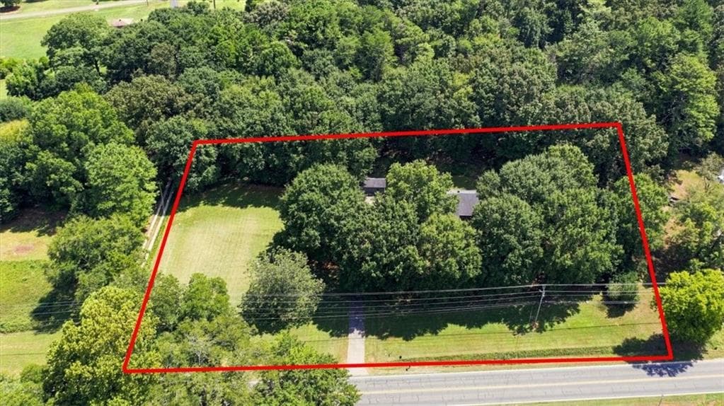 3 bedroom, 2 bathroom, 1,711 sq ft single family residence under contract at 7397 Cave Spring Road, Cave Spring, GA 30124 — photo 3