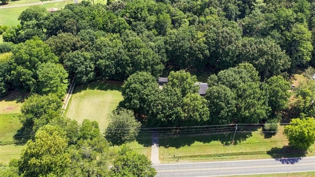 3 bedroom, 2 bathroom, 1,711 sq ft single family residence under contract at 7397 Cave Spring Road, Cave Spring, GA 30124 — photo 4