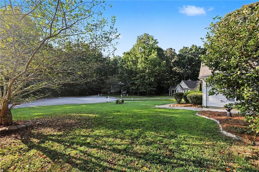 4 bedroom, 2 bathroom, 1,929 sq ft single family residence under contract at 250 Dillion Drive, Hampton, GA 30228 — photo 6