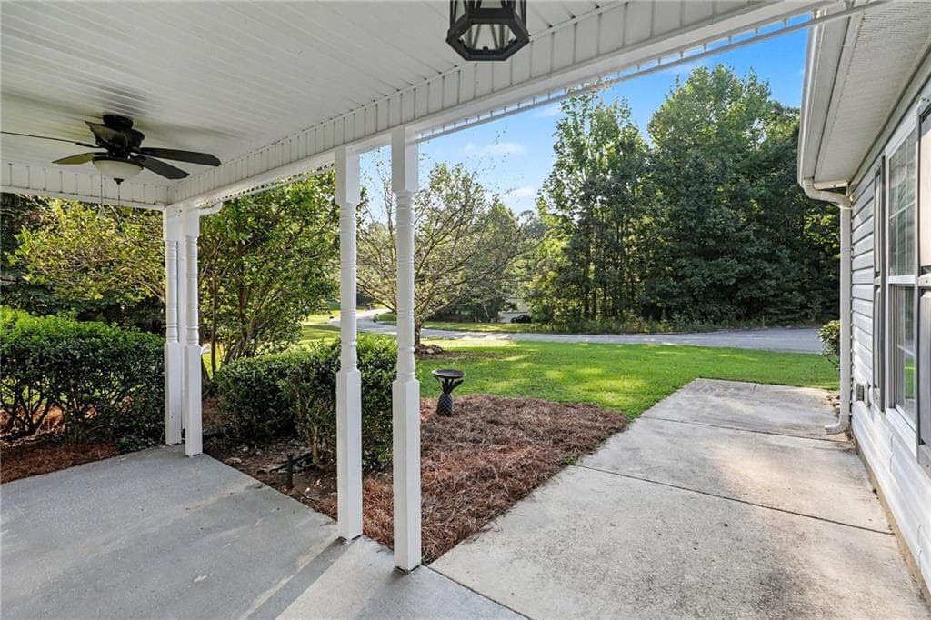 4 bedroom, 2 bathroom, 1,929 sq ft single family residence under contract at 250 Dillion Drive, Hampton, GA 30228 — photo 9