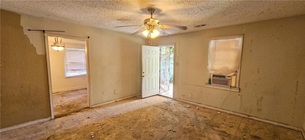 4 bedroom, 1 bathroom, 1,500 sq ft single family residence under contract at 244 Dollar Mill Road, Atlanta, GA 30331 — photo 3