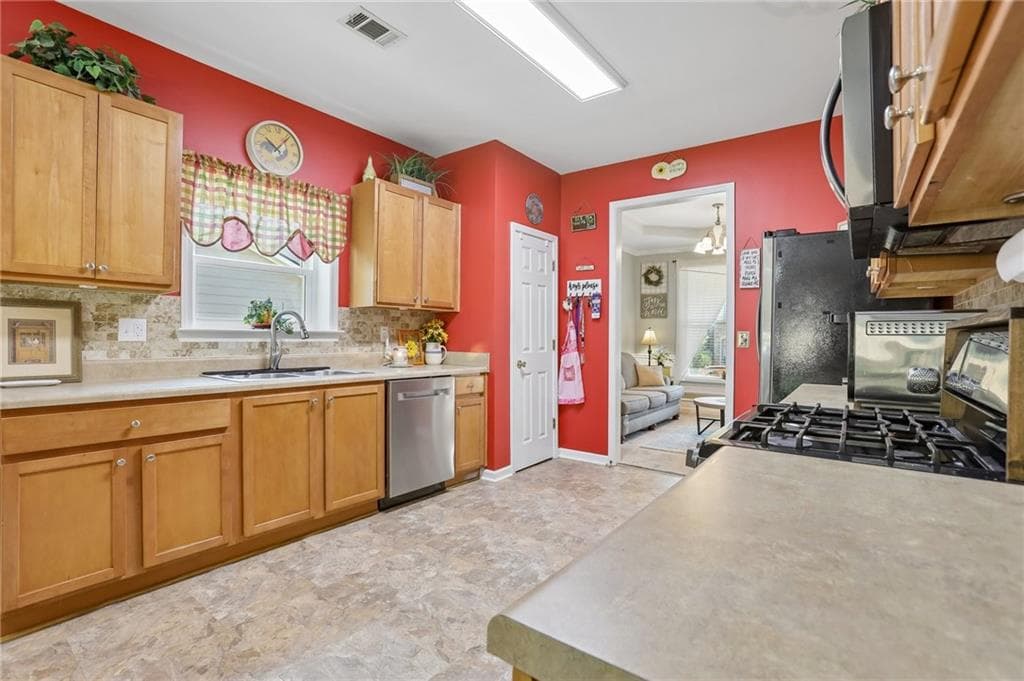 5 bedroom, 3 bathroom, 2,380 sq ft single family residence for sale at 150 Mill Creek Drive, Canton, GA 30115 — photo 9