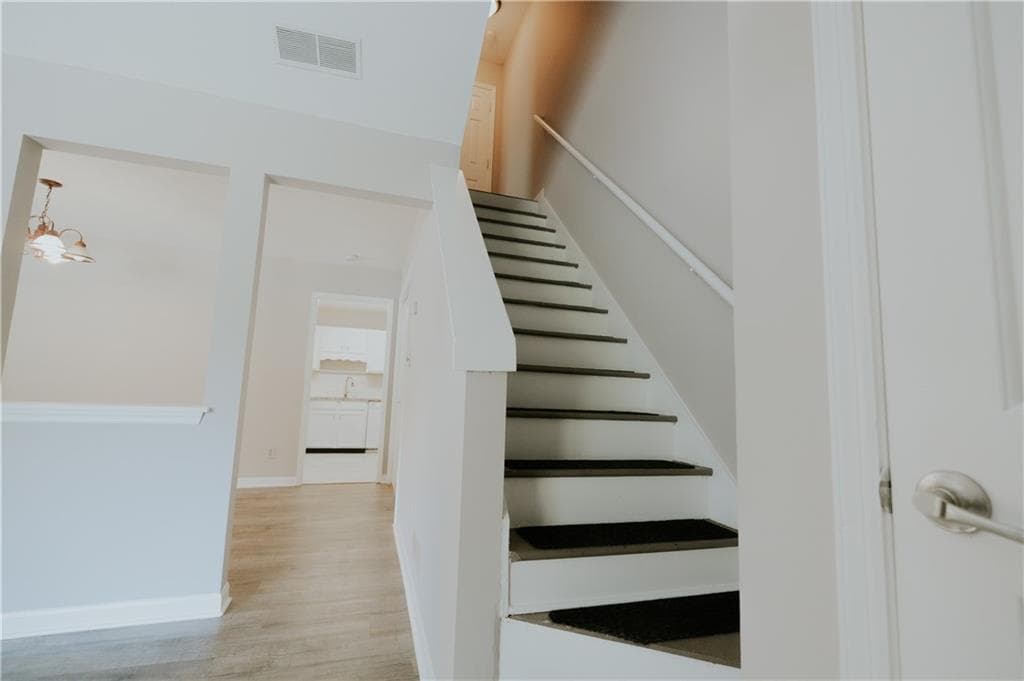 2 bedroom, 2 bathroom, 1,739 sq ft duplex for rent at 1256 Minhinette Drive, Roswell, GA 30075 for $2,500 a month — photo 3