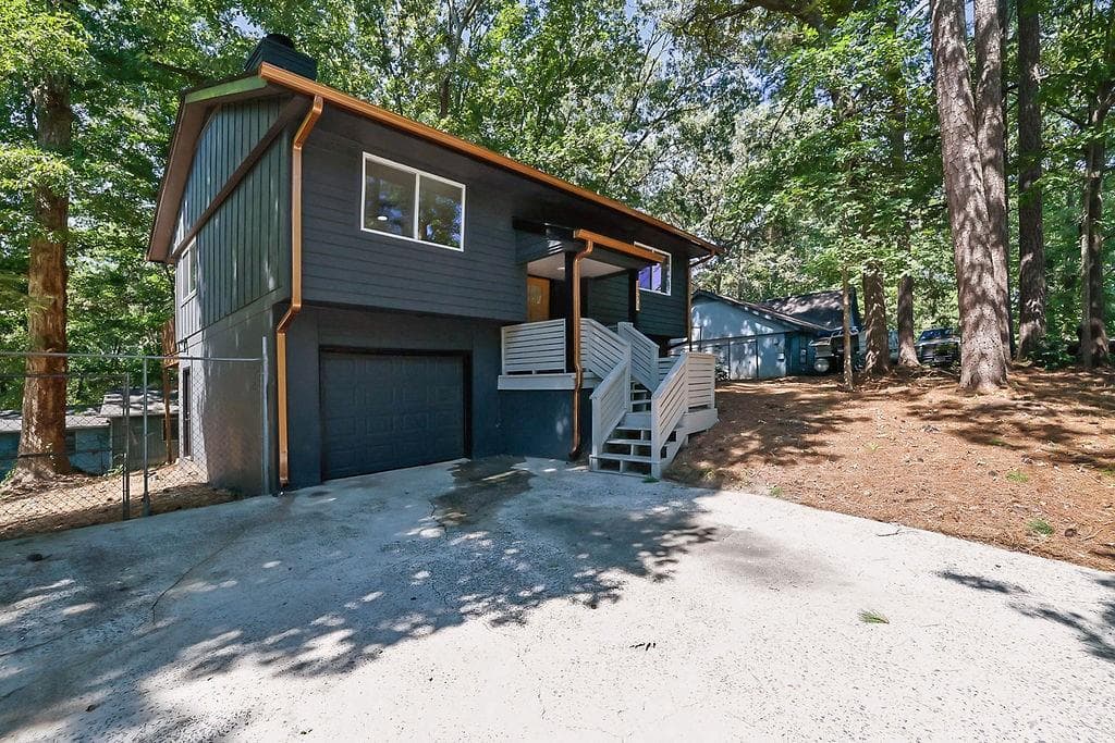 4 bedroom, 2 bathroom, 1,376 sq ft single family residence for sale at 1971 Pair Rd SW, Marietta, GA 30008 — photo 2