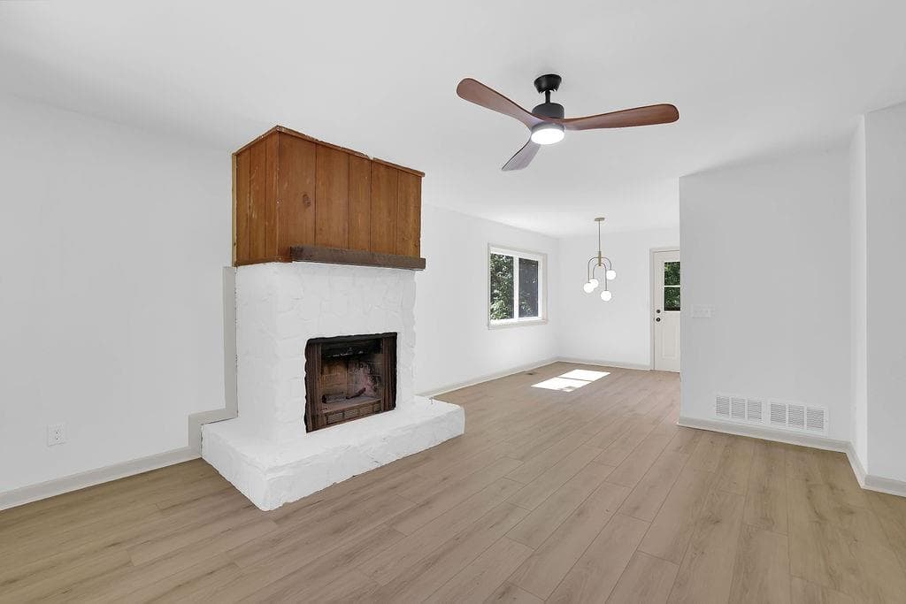 4 bedroom, 2 bathroom, 1,376 sq ft single family residence for sale at 1971 Pair Rd SW, Marietta, GA 30008 — photo 5