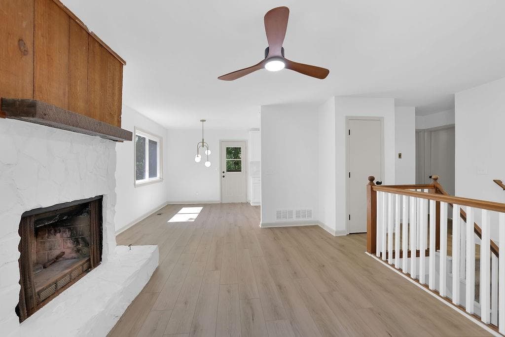 4 bedroom, 2 bathroom, 1,376 sq ft single family residence for sale at 1971 Pair Rd SW, Marietta, GA 30008 — photo 7