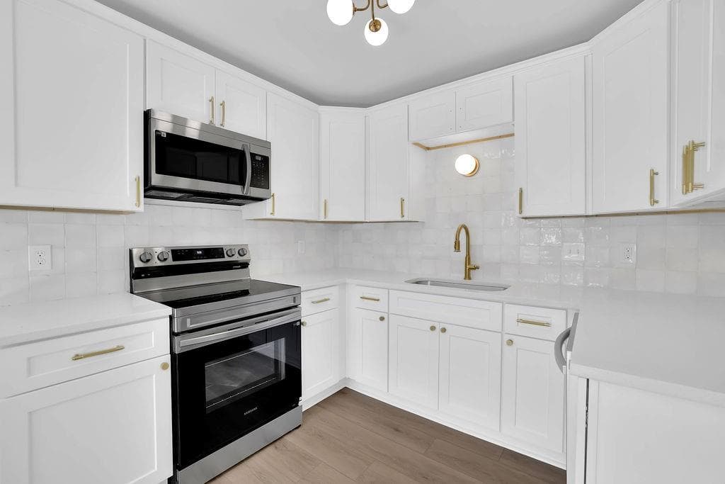 4 bedroom, 2 bathroom, 1,376 sq ft single family residence for sale at 1971 Pair Rd SW, Marietta, GA 30008 — photo 4
