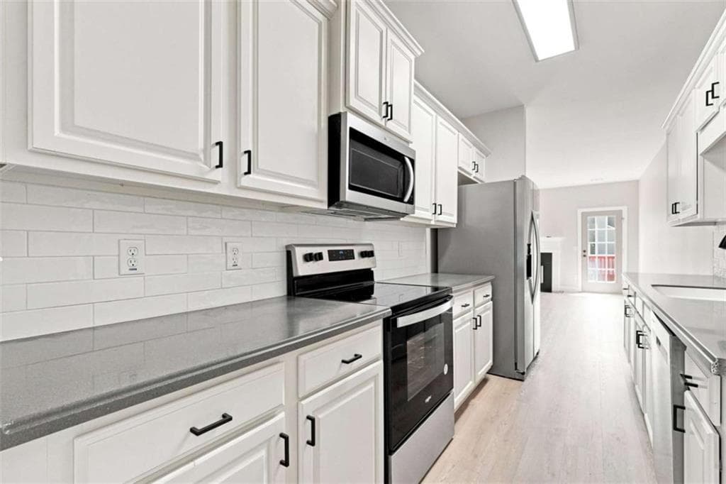 3 bedroom, 4 bathroom, 1,620 sq ft townhouse under contract at 9051 Bayrose Circle, East Point, GA 30344 — photo 9