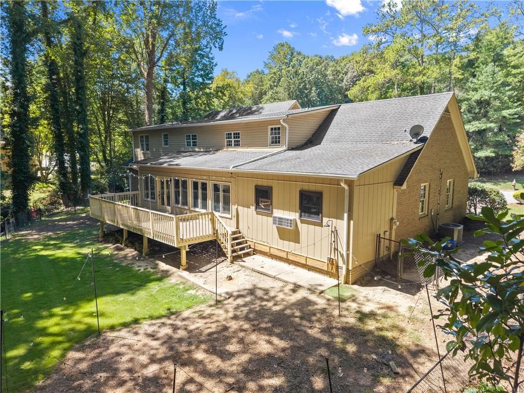 4 bedroom, 4 bathroom, 3,217 sq ft single family residence for sale at 1479 Burns Drive, Gainesville, GA 30501 — photo 2