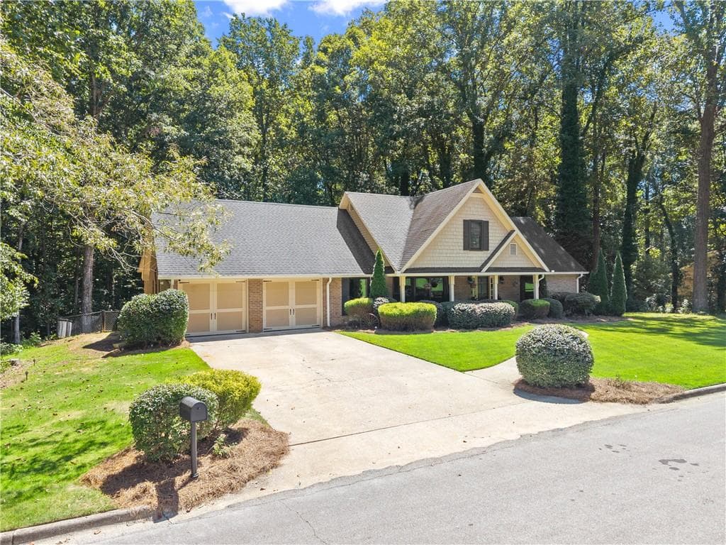 4 bedroom, 4 bathroom, 3,217 sq ft single family residence for sale at 1479 Burns Drive, Gainesville, GA 30501 — photo 5