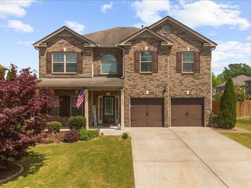 4 bedroom, 3 bathroom, 3,318 sq ft single family residence for sale at 5680 Banner Boulevard, Cumming, GA 30028 — photo 2