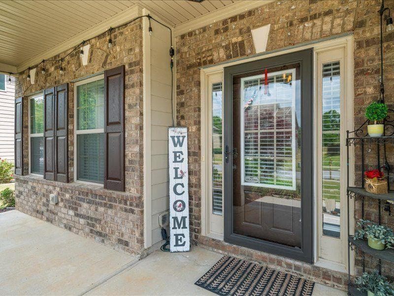 4 bedroom, 3 bathroom, 3,318 sq ft single family residence for sale at 5680 Banner Boulevard, Cumming, GA 30028 — photo 4