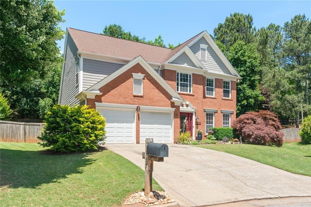 4 bedroom, 3 bathroom, 2,284 sq ft home for sale at 1335 Lyndhurst Way, Roswell, GA