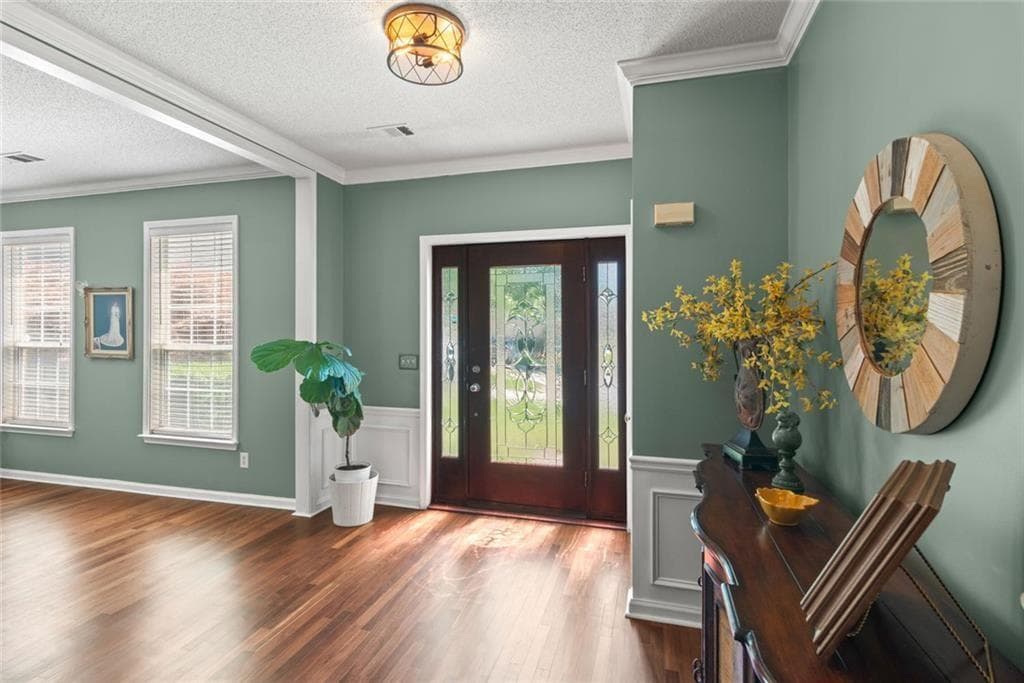 4 bedroom, 3 bathroom, 2,284 sq ft single family residence for sale at 1335 Lyndhurst Way, Roswell, GA 30075 — photo 5