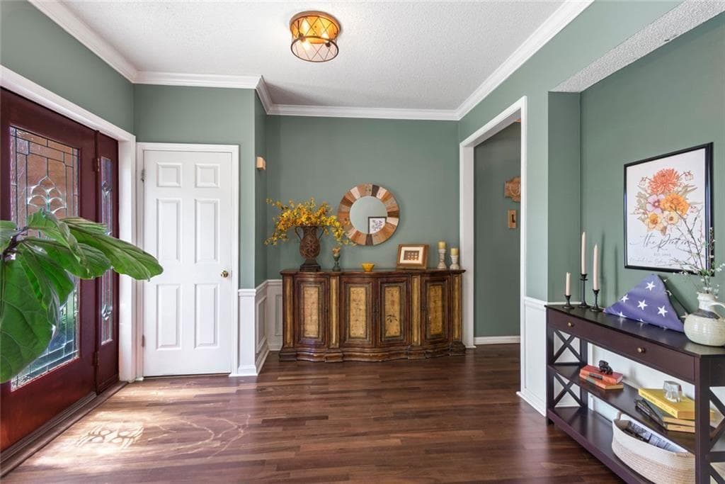 4 bedroom, 3 bathroom, 2,284 sq ft single family residence for sale at 1335 Lyndhurst Way, Roswell, GA 30075 — photo 6