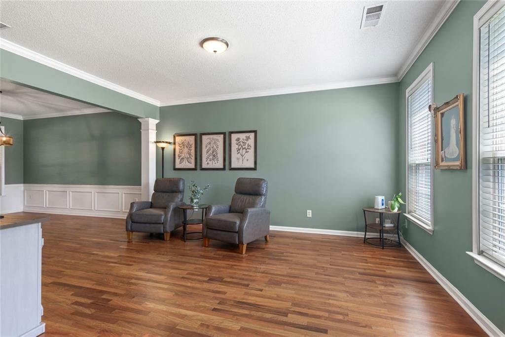 4 bedroom, 3 bathroom, 2,284 sq ft single family residence for sale at 1335 Lyndhurst Way, Roswell, GA 30075 — photo 8
