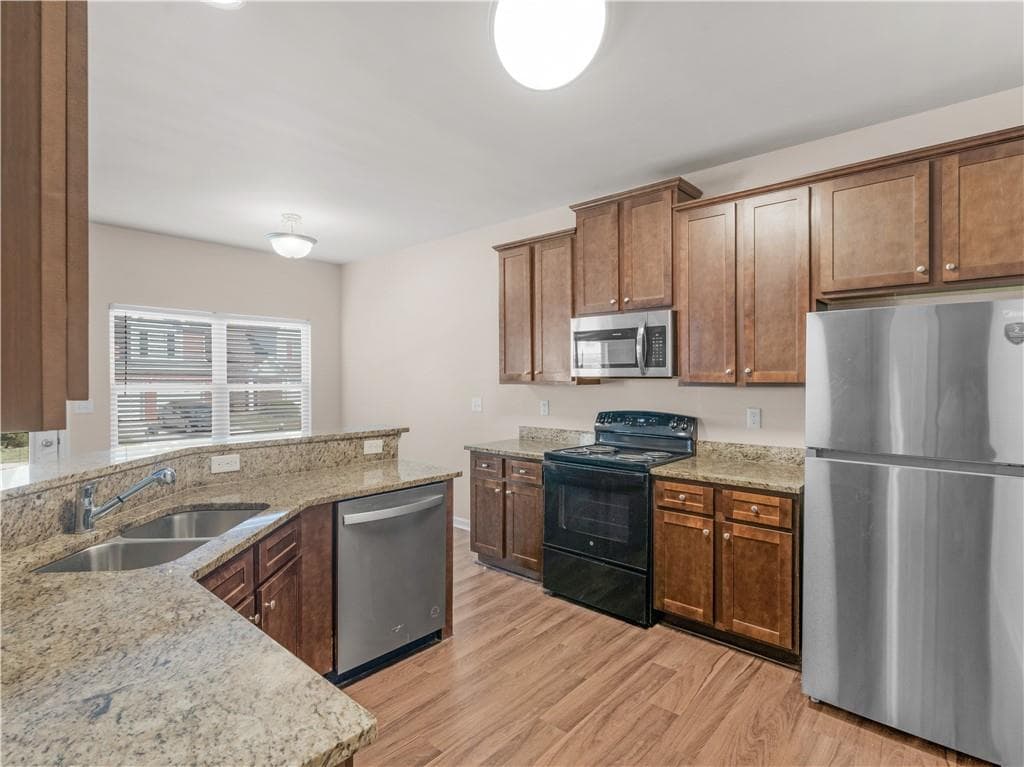 4 bedroom, 3 bathroom, 2,079 sq ft single family residence for sale at 1244 Faye Court, Mcdonough, GA 30253 — photo 4